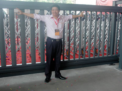 安徽陳總：能和英龍公司合作，我感到十分的開心和驕傲